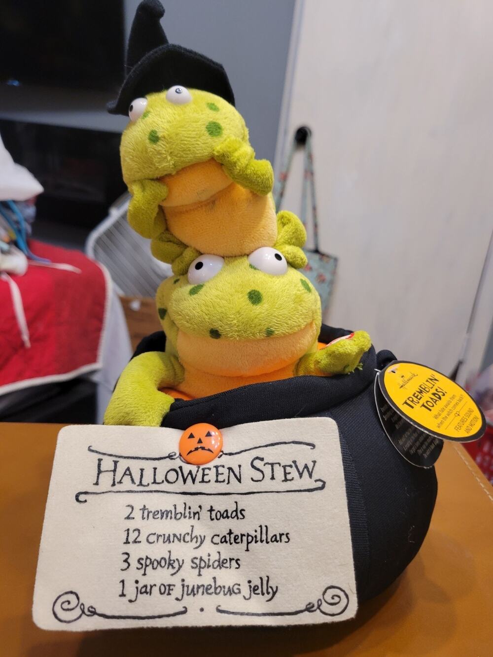 HALLMARK Halloween Animated Decoration Trembling Toads Singing Frogs Plush